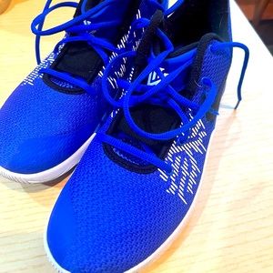 Kyrie Flytraps White and Blue